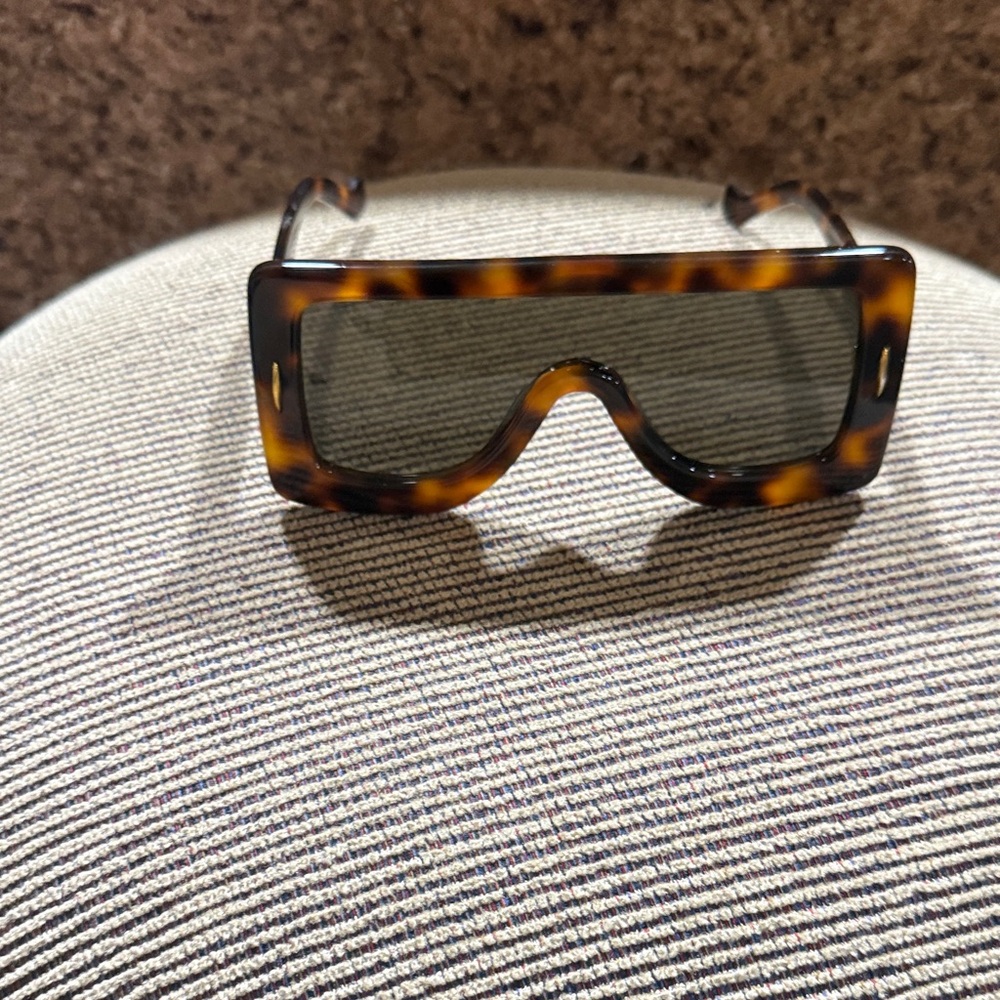 AUTHENTIC Loewe tortoises sunglasses